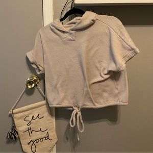cropped workout tee with hoodie